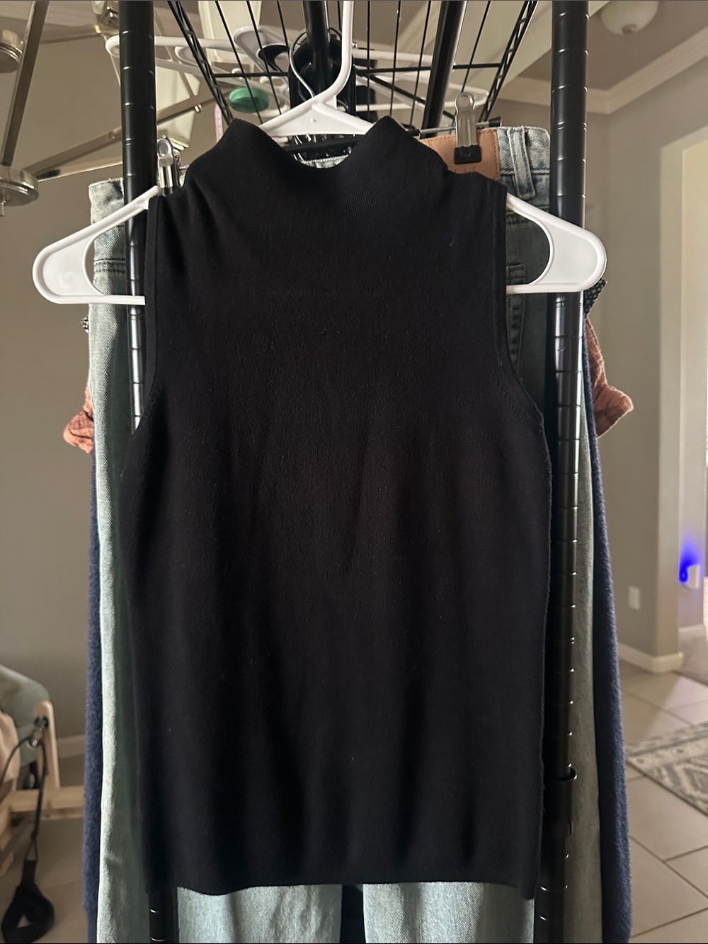 Tahari Black sleeveless top knitted like new